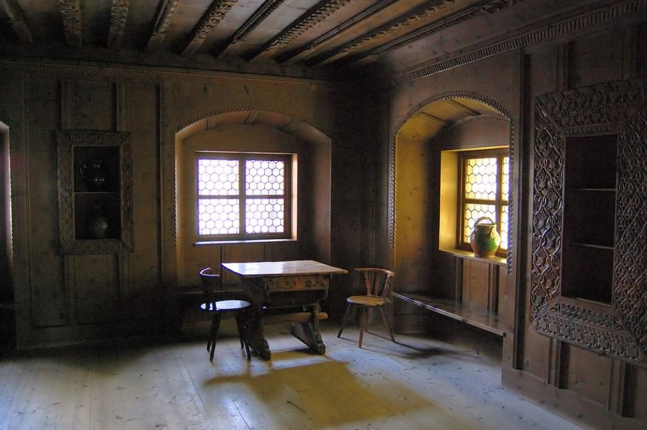 Picture of an old wooden farmhouse