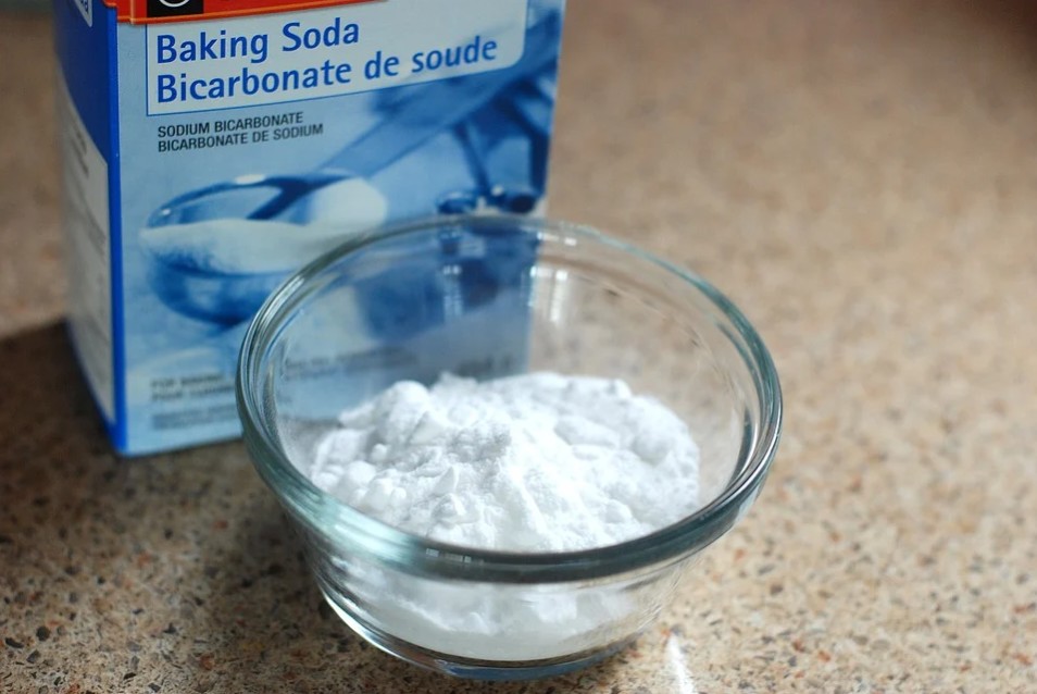 baking soda in a glass bowl; baking soda box