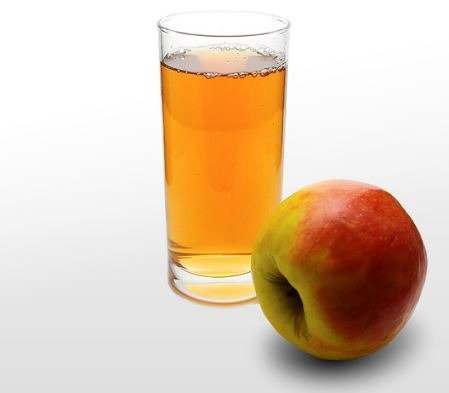 A glass of fresh apple juice